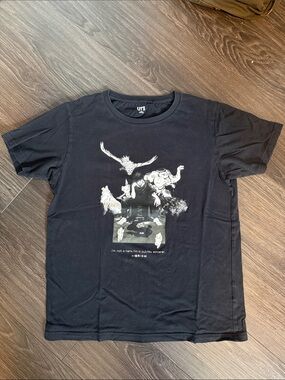 Black Uniqlo Tshirt - Jujutsu Kaisen Collaboration